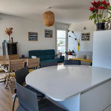 Rochelais Lumineux Apartment *